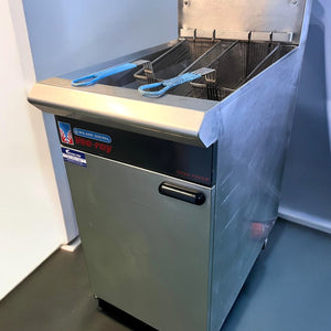 Blue Seal Single tank, twin basket gas fryer GT45